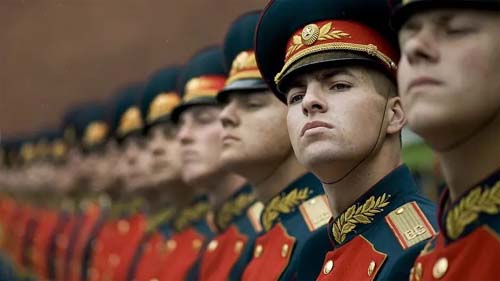 Com guerra mais ampla, Rússia ultrapassa meio milhão de baixas e busca soldados até na África
