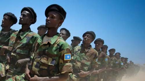 Ao menos 30 militares morrem em ataque suicida na capital da Somália