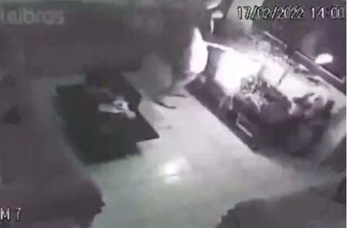 Cigarro eletrônico explode na boca de cantor do DF