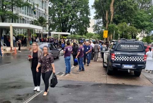 Incêndio em Edifício Governamental Causa Ferimentos Graves em Funcionário