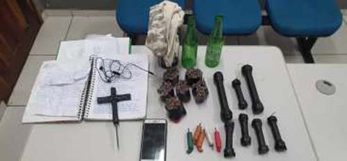 Polícia apreende adolescente com explosivos caseiros em escola