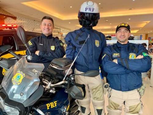 Agentes da PRF realizam exposição educativa em Shopping de Maceió