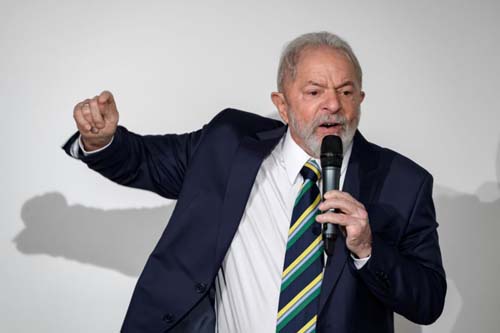 Lula sobre Bolsonaro: “Não é possível que um cara que mal e porcamente foi tenente do Exército, queira dar lições de remédio à ciência