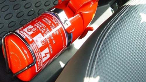Carros com dez anos ou mais precisam trocar extintor em 2015