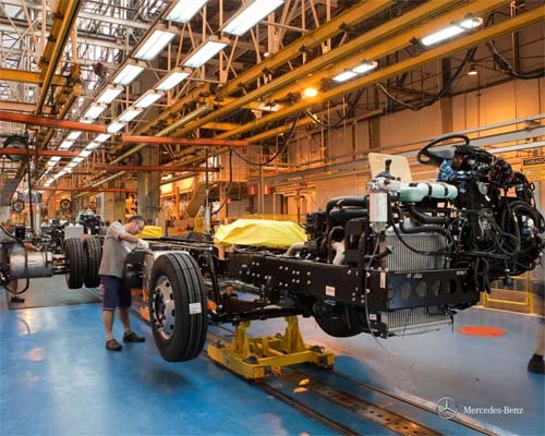 Mercedes-Benz vai demitir 3,6 mil pessoas em SP e terceirizar parte da operação