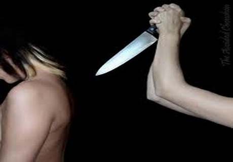 Homem desfere golpes de faca peixeira em ex–mulher