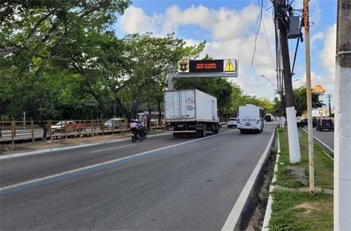 Motoristas de aplicativos agora têm permissão para usar a faixa exclusiva de transporte em Maceió