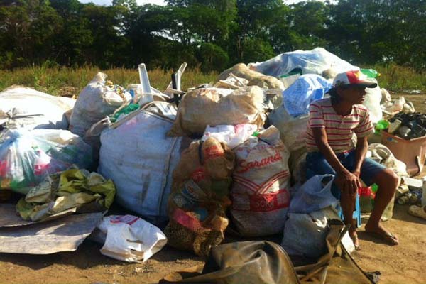 Famílias despejadas em reintegração em Rio Largo, AL, dormem ao relento