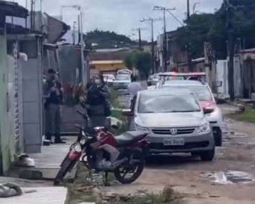 Mulher é assassinada com 11 facadas dentro de residência na parte alta de Maceió