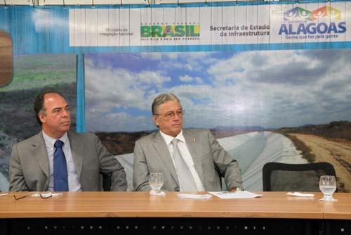Governador e ministro da Integração Nacional visitam obras do Canal do Sertão