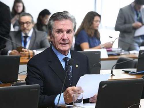 “Está na hora de deixar o homem trabalhar”, diz Collor sobre Bolsonaro