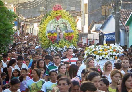 Três mil fiéis participam da Procissão de Santa Ana padroeira de Santana do Mundaú