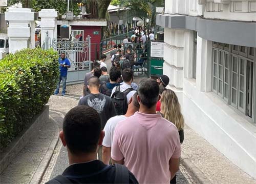 BRASIL Mais de 1 milhão de brasileiros aguardam na fila do INSS