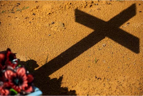 Homem é condenado à morte por matar a própria mãe, fritar e comer os órgãos dela