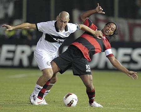 Flamengo perde no Paraguai e cai para 3º lugar no grupo