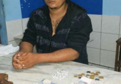 Homem é preso com mais de 30 pedras de crack em Água Branca 