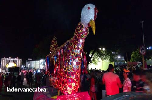 ‘Franga da Madrugada’ confirma tradição e arrasta multidão pelas ruas de União no sábado de Carnaval