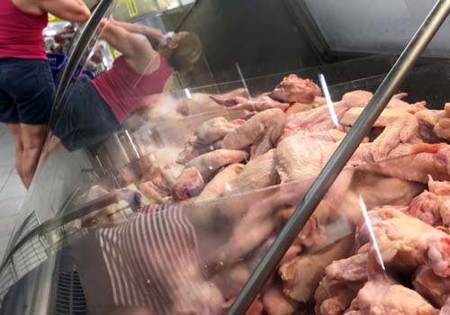 Após denúncia da China, Filipinas proíbem frango do Brasil por medo de coronavírus