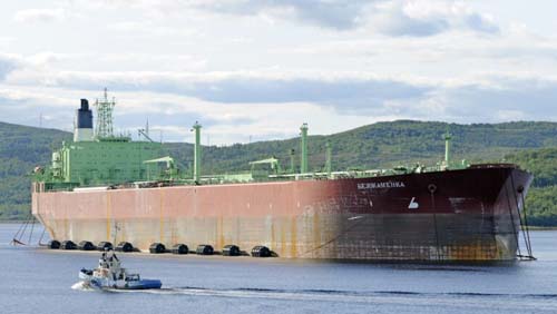 Sanções contra a Frota Sombra dificultam exportação de petróleo pela Rússia