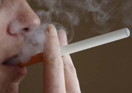 Parar de fumar deixa mais feliz, diz estudo