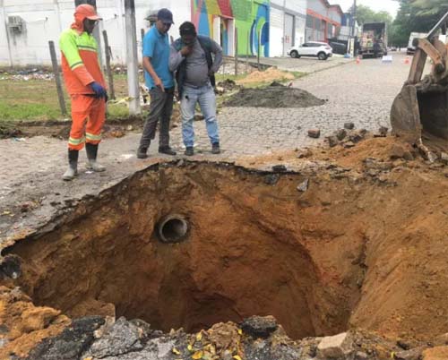 Prefeitura inicia reconstrução de galeria pluvial no Pinheiro