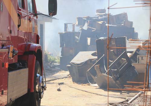 Galpão é incendiado com dezenas de caça-níqueis na sede da Polícia Civil