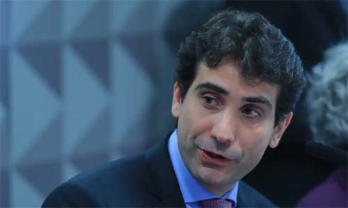 Gabriel Galípolo reafirma foco do Banco Central na meta de inflação de 3% e responde a críticas políticas