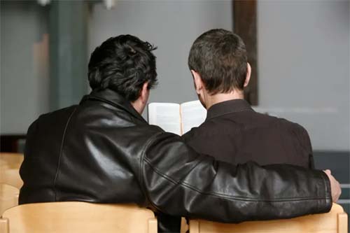 Gay e católico praticante: como fiéis LGBT conciliam a fé com a orientação sexual