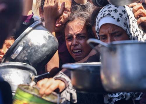 Dez pessoas, entre elas duas crianças, morrem de fome em 24h, mas Israel nega desnutrição em Gaza