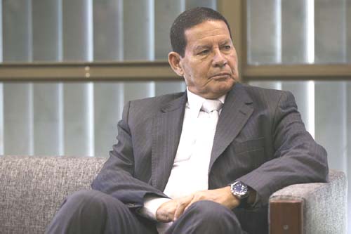 Mourão sobre condenações de Lula: “Os crimes não são anulados. Estão aí”