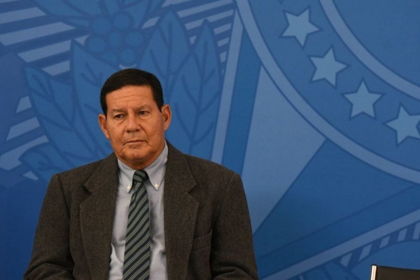 Mourão diz que Salles se precipitou e que operações na Amazônia continuam