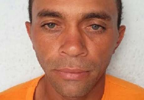 Homem suspeito de homicídio é preso depois de agredir a esposa em Piranhas