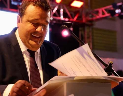 Gestão de Colônia Leopoldina realiza aquisição de veículos de alto valor enquanto promove desligamentos em massa de funcionários contratados