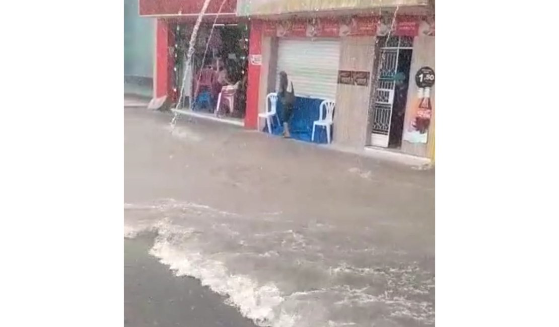 Temporal alaga ruas do Girau do Ponciano - Veja Vídeo