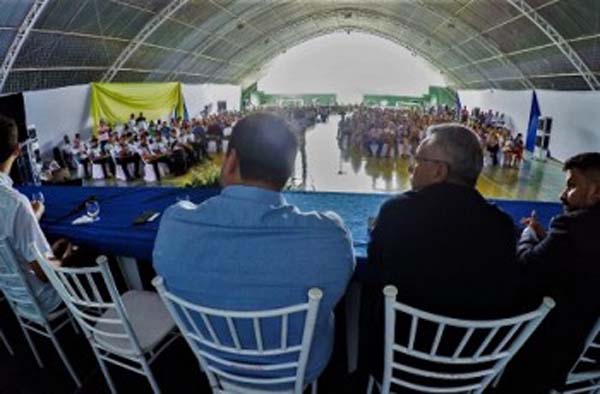 Prefeito de Girau do Ponciano dá posse aos 196 novos servidores públicos do município