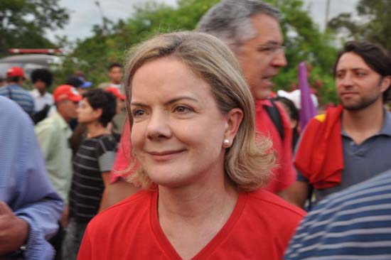 Em gafe, Gleisi vê apoio ao PT em música do Carnaval da Bahia