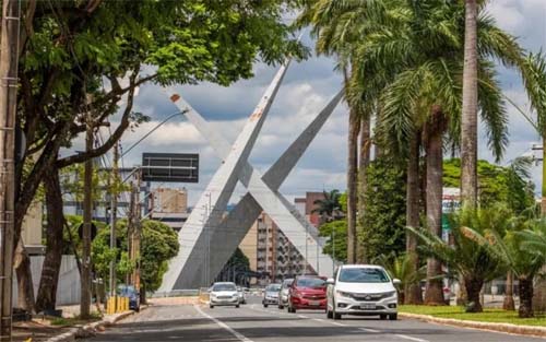 Alagoano suspeito de assaltos a bancos é morto a tiros na frente do filho em Goiânia