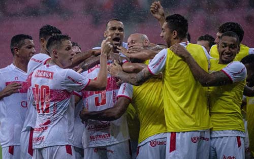 Em jogo adiado, Anselmo Ramon marca e CRB vence o Sport na Arena Pernambuco: 1 a 0
