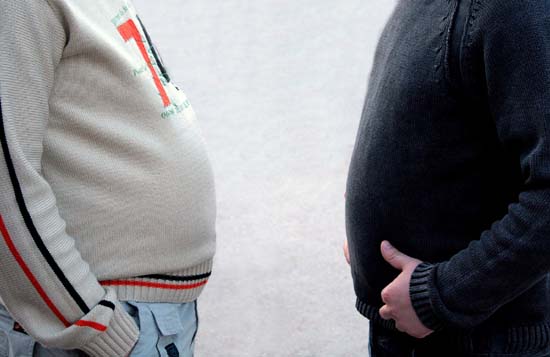 Estudo diz que só ser obeso não aumenta risco de morte; especialista comenta