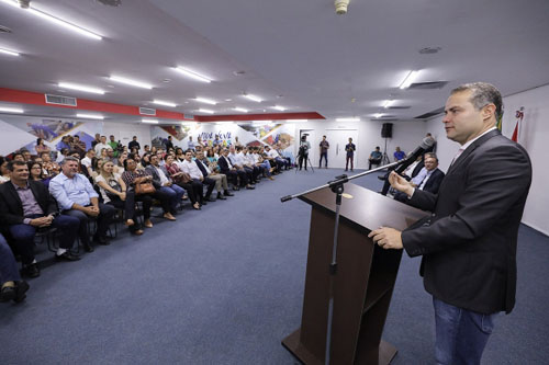 Governador anuncia datas para pagamento do Escola 10: 27 municípios vão dividir R$ 20 mi