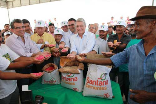 Governador entregou sementes para a agricultura familiar da Região Norte 