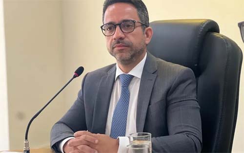 Governador de AL afirma que vai cumprir piso salarial dos professores e da enfermagem