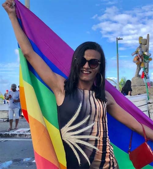 Mulher trans espancada em Santana do Ipanema morre após sete dias internada