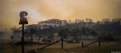 Milhares são forçados a fugir de incêndio na ilha de Rodes