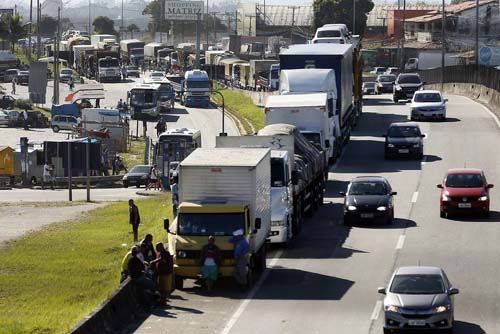 Justiça de SP proíbe greve de caminhoneiros