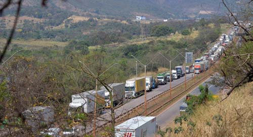 Governo obtém liminar para barrar greve de caminhoneiros