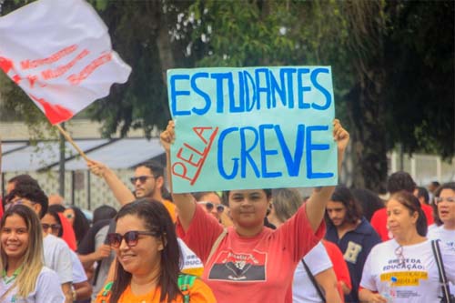 Professores de universidades e instituições federais encerram greve