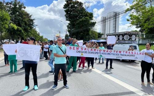 Em greve, funcionários do Veredas protestam contra salários atrasados