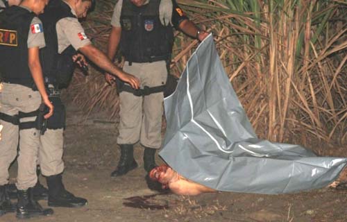 Casal de namorados é sequestrado na porta de casa; jovem é executado com tiro na cabeça em Rio Largo