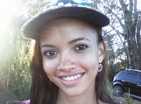 Família procura por adolescentes que sumiu de casa desde a manhã de domingo, 21